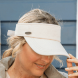 Lady wearing a cream visor.
